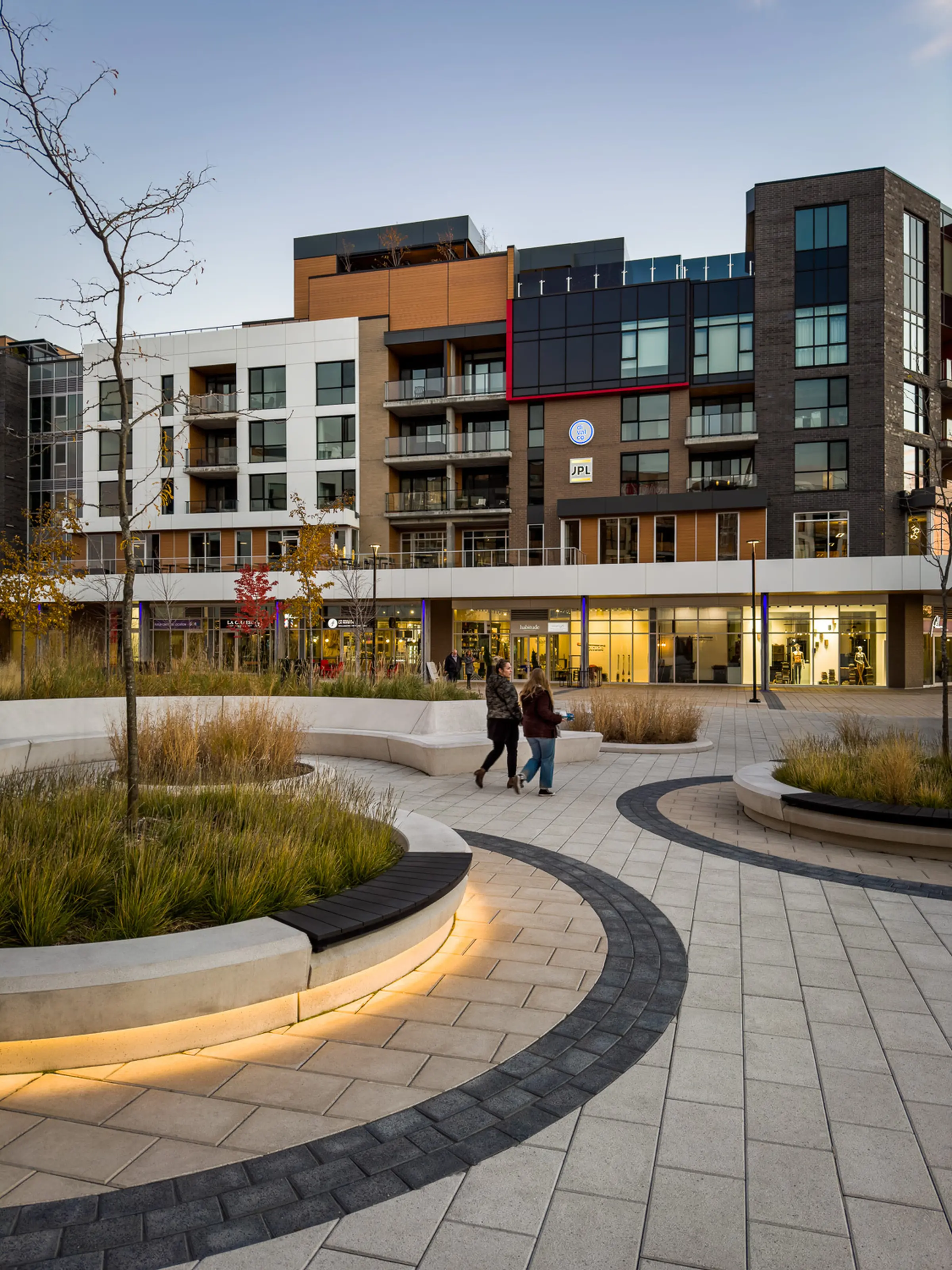 Pedestrians at the heart of Agora’s central plaza