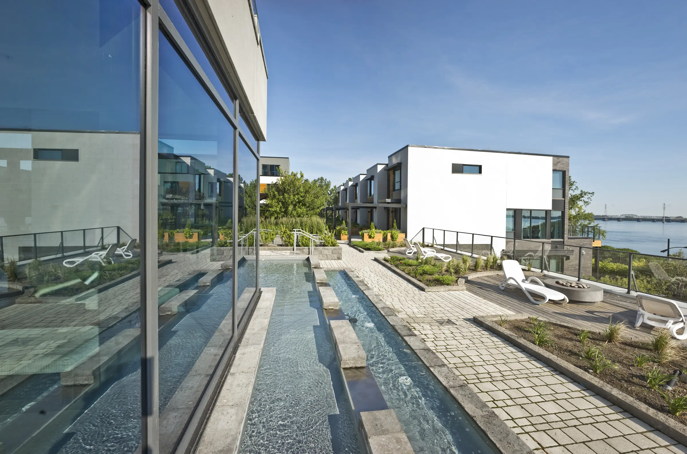 Evolo I views on the St. Lawrence and a picturesque living environment