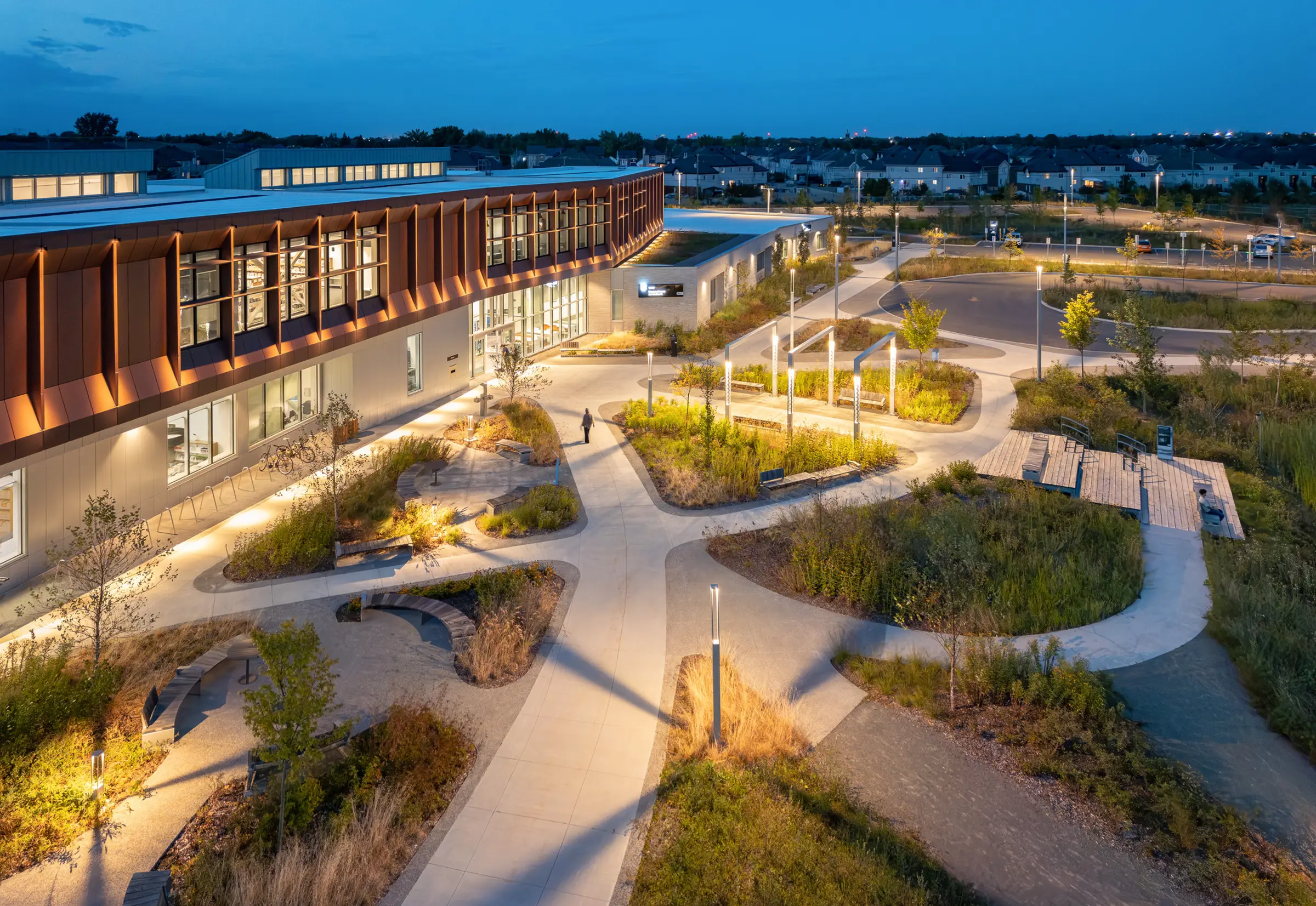 Le site illuminé en soirée