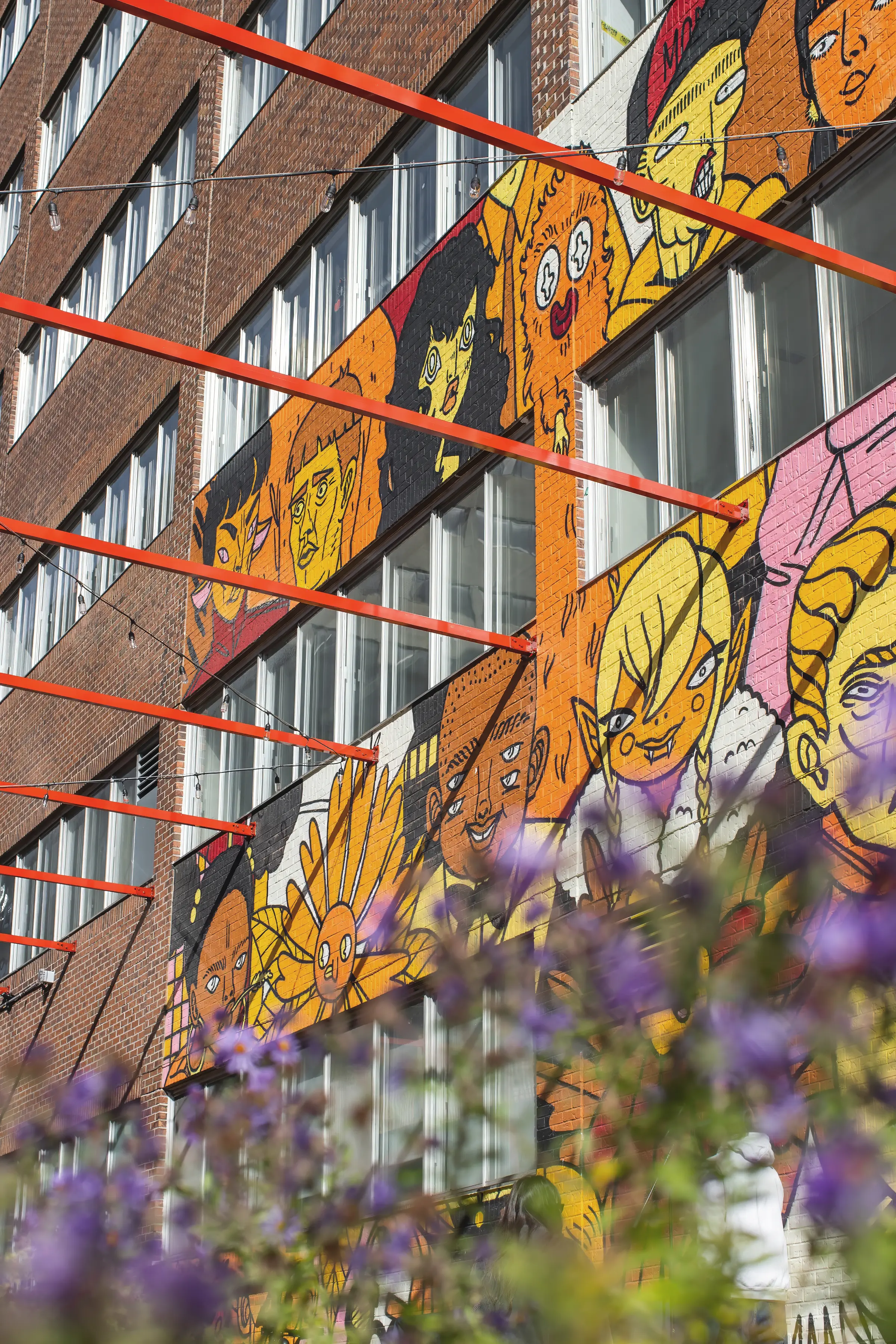 Fleurs et murale colorée