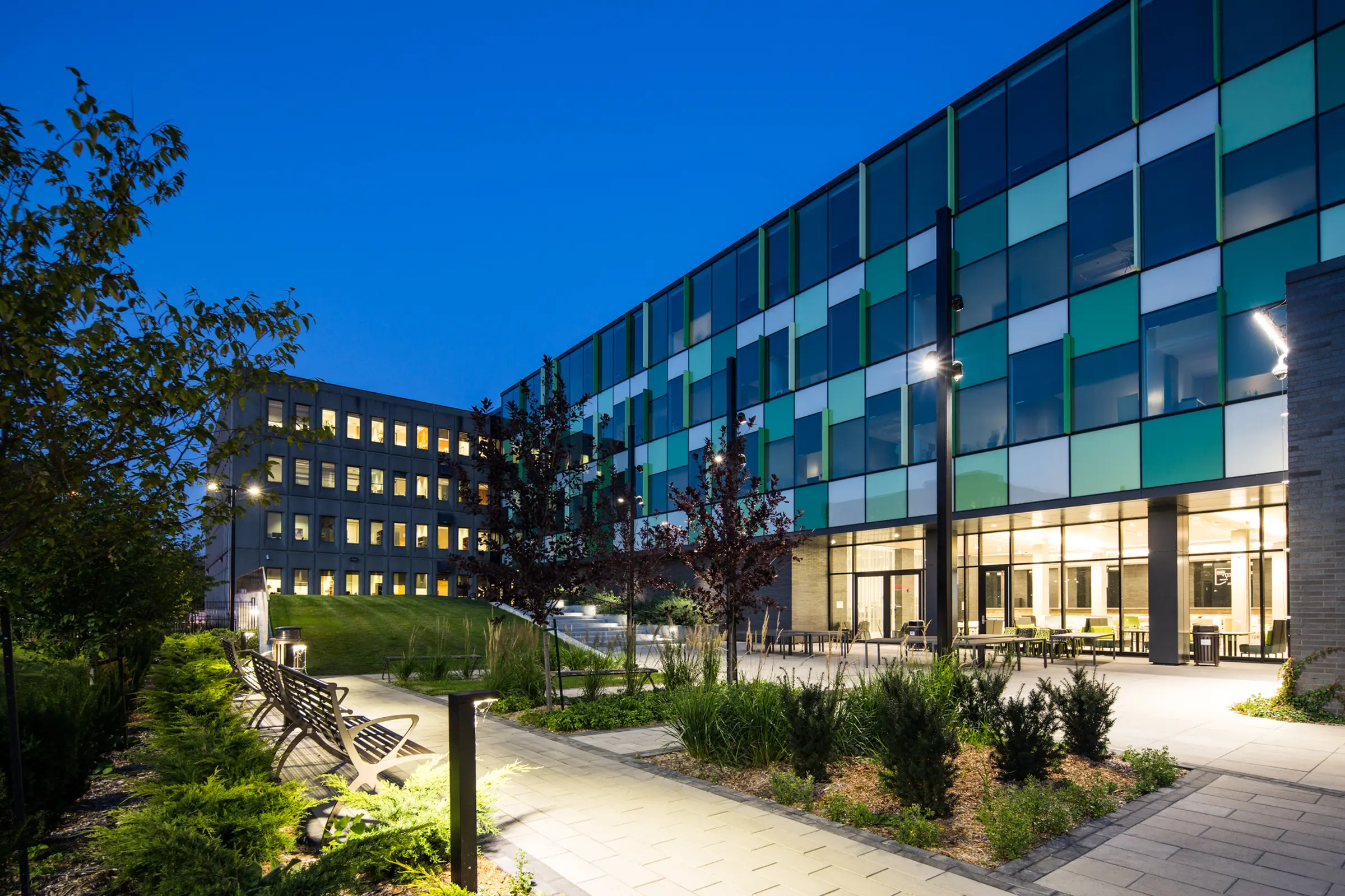 Open-air park and agora at CSN’s head office located in Montréal