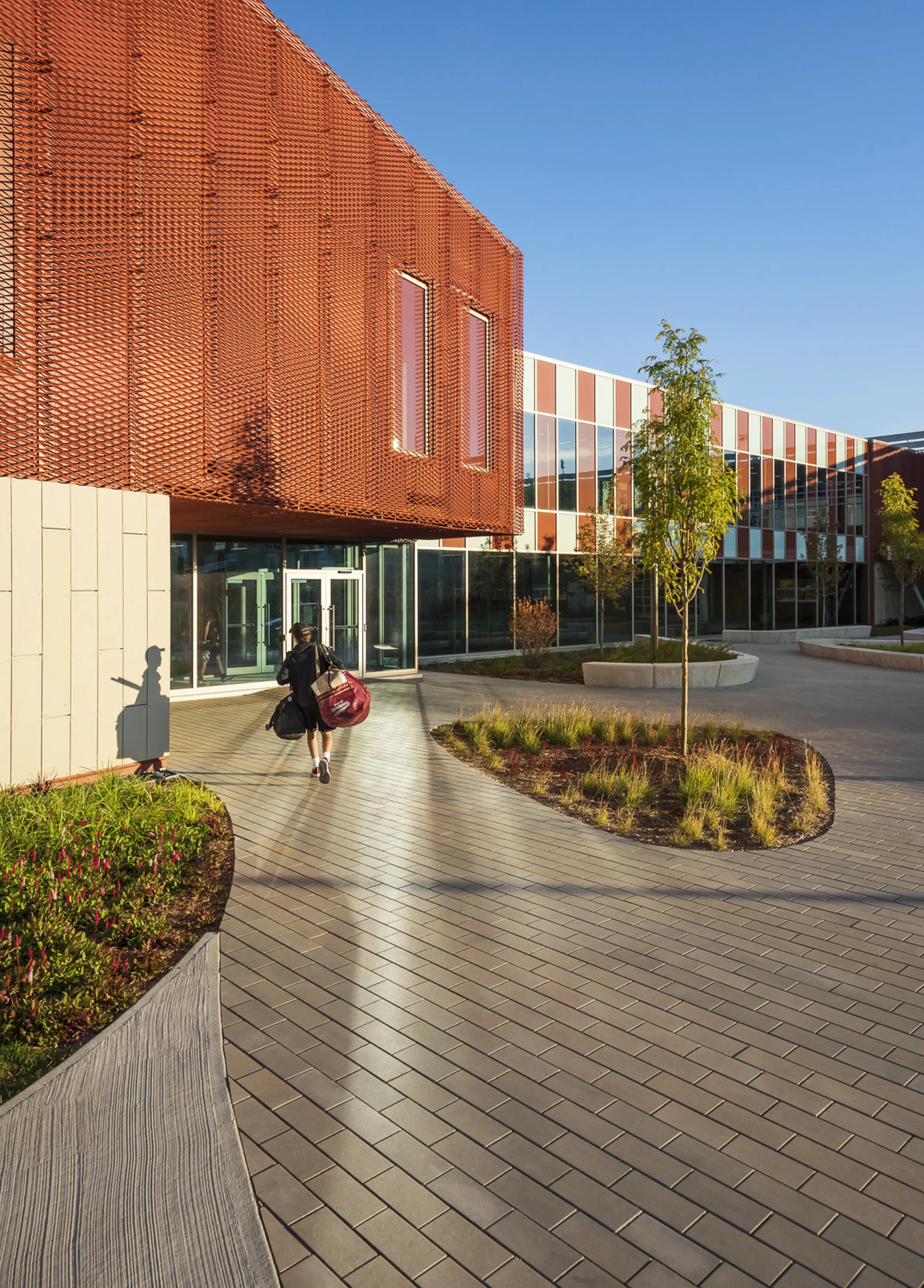 Main entrance to Collège Charles-Lemoyne