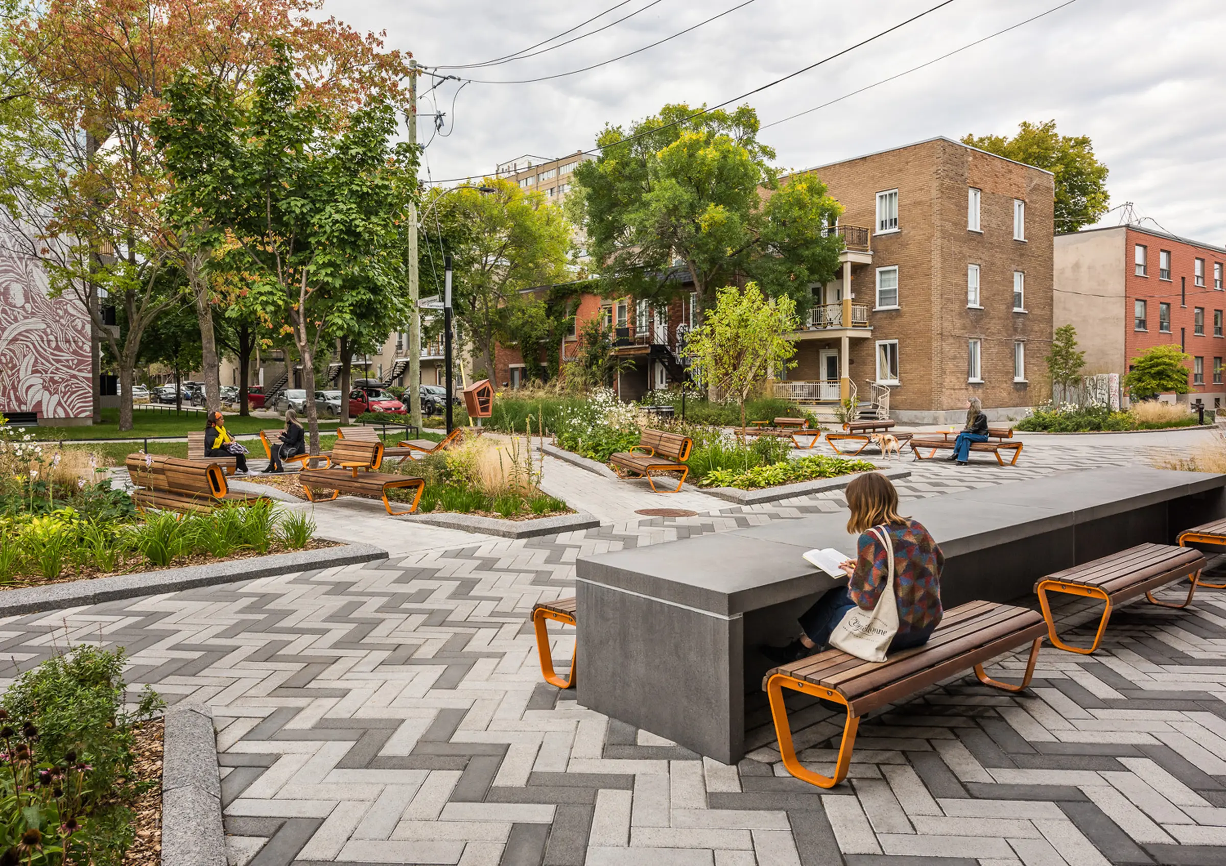 Large table to gather the people of Plateau Mont-Royal