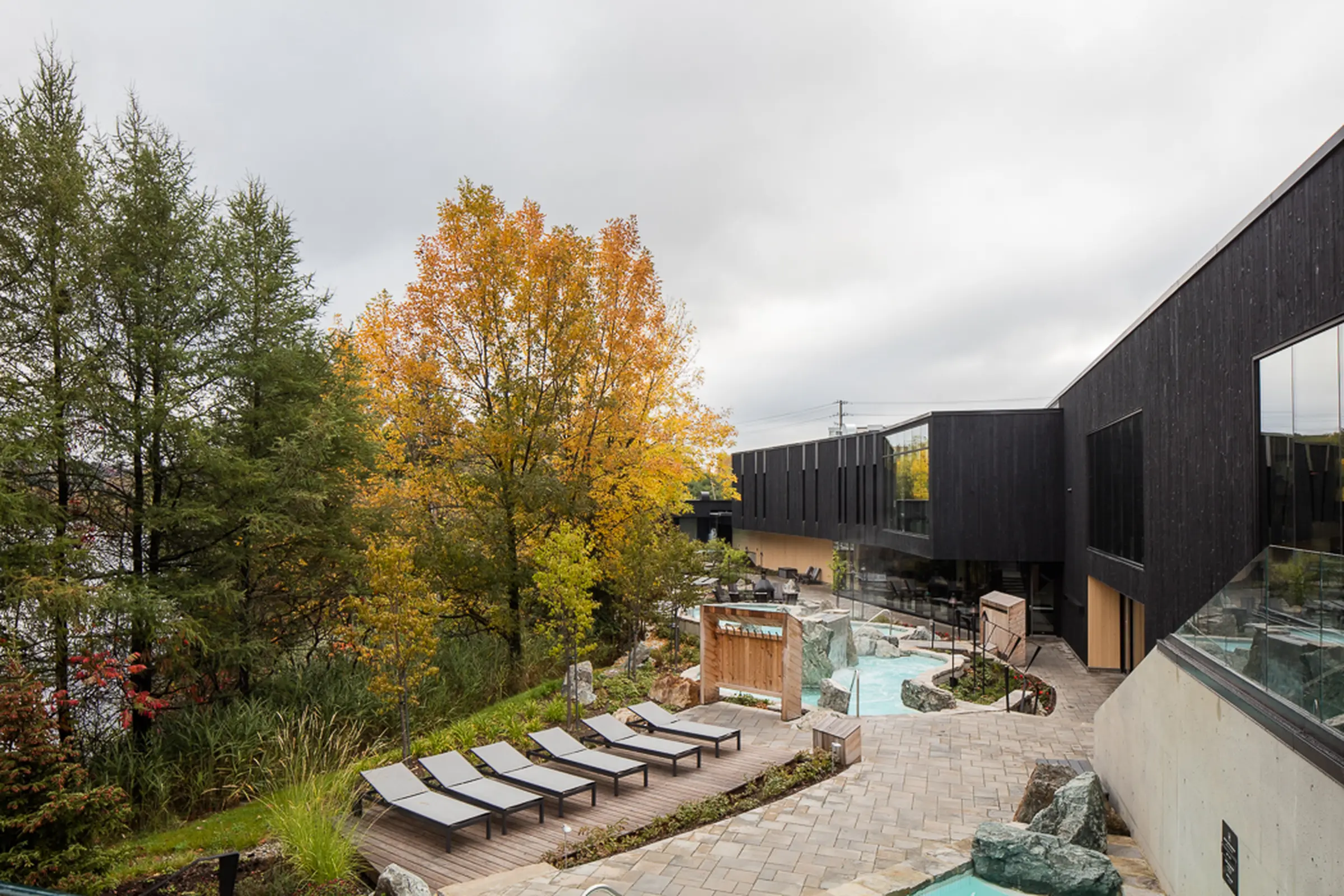 Aires de repos et bassins surélevés