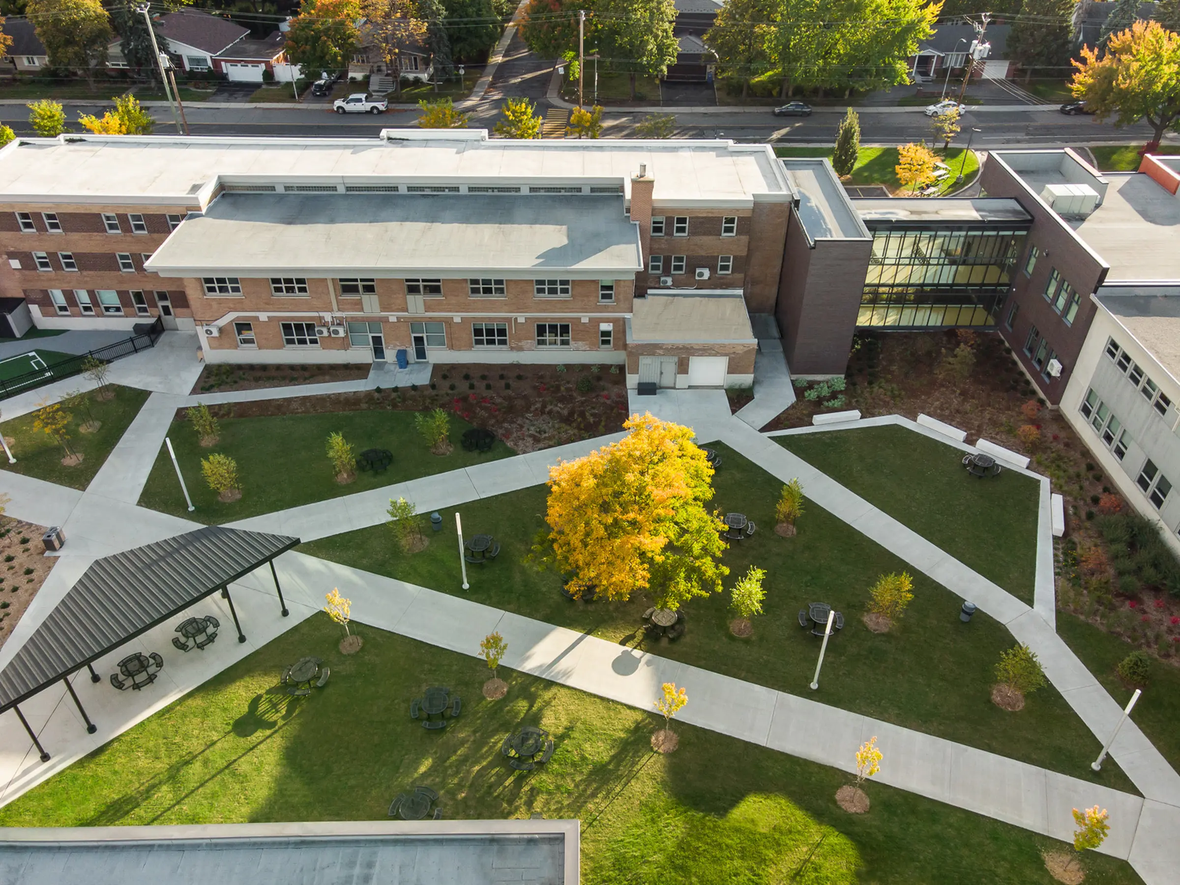 Intuitive pathways between buildings