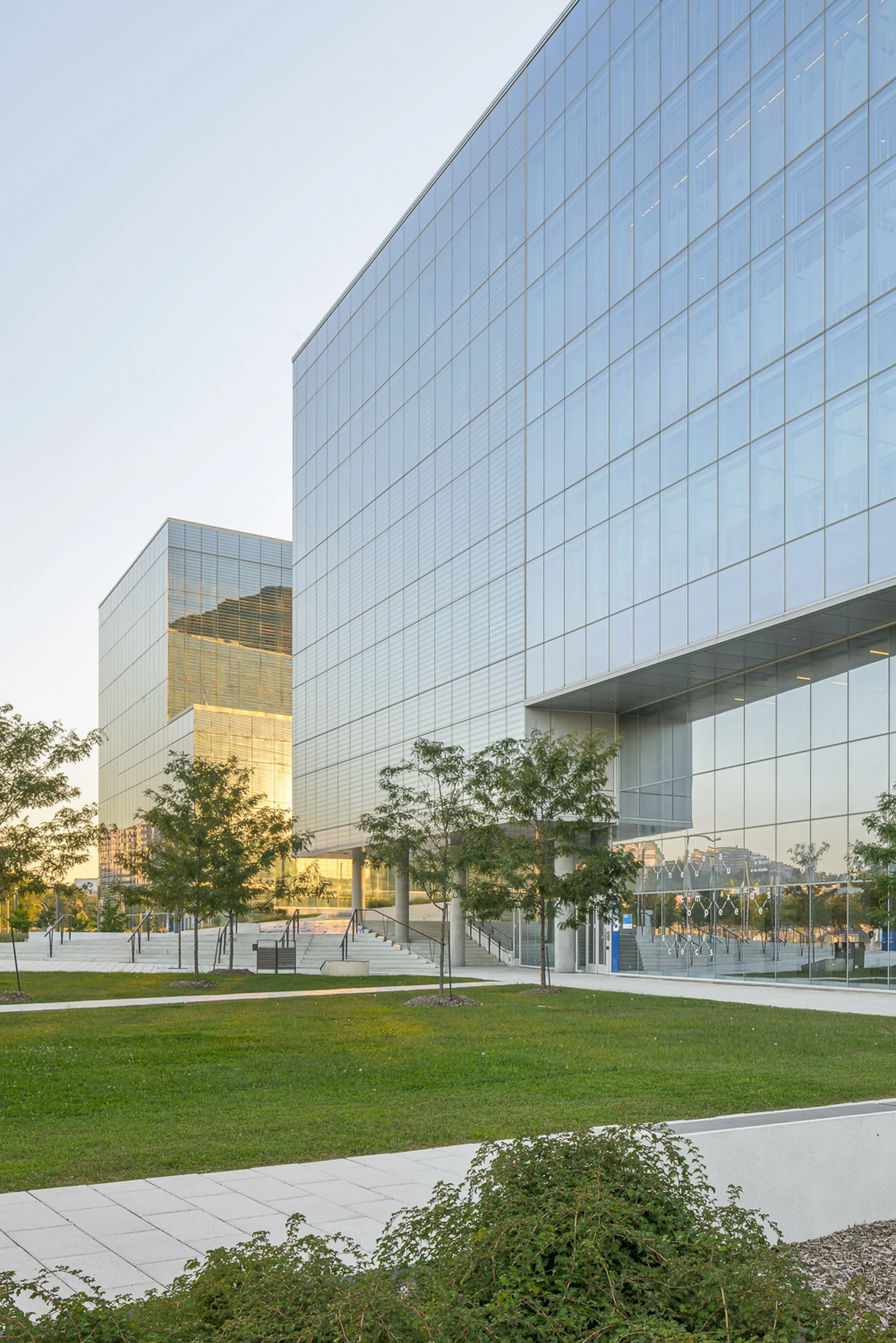 Espaces verts autour du Complexe des sciences de l'Université de Montréal