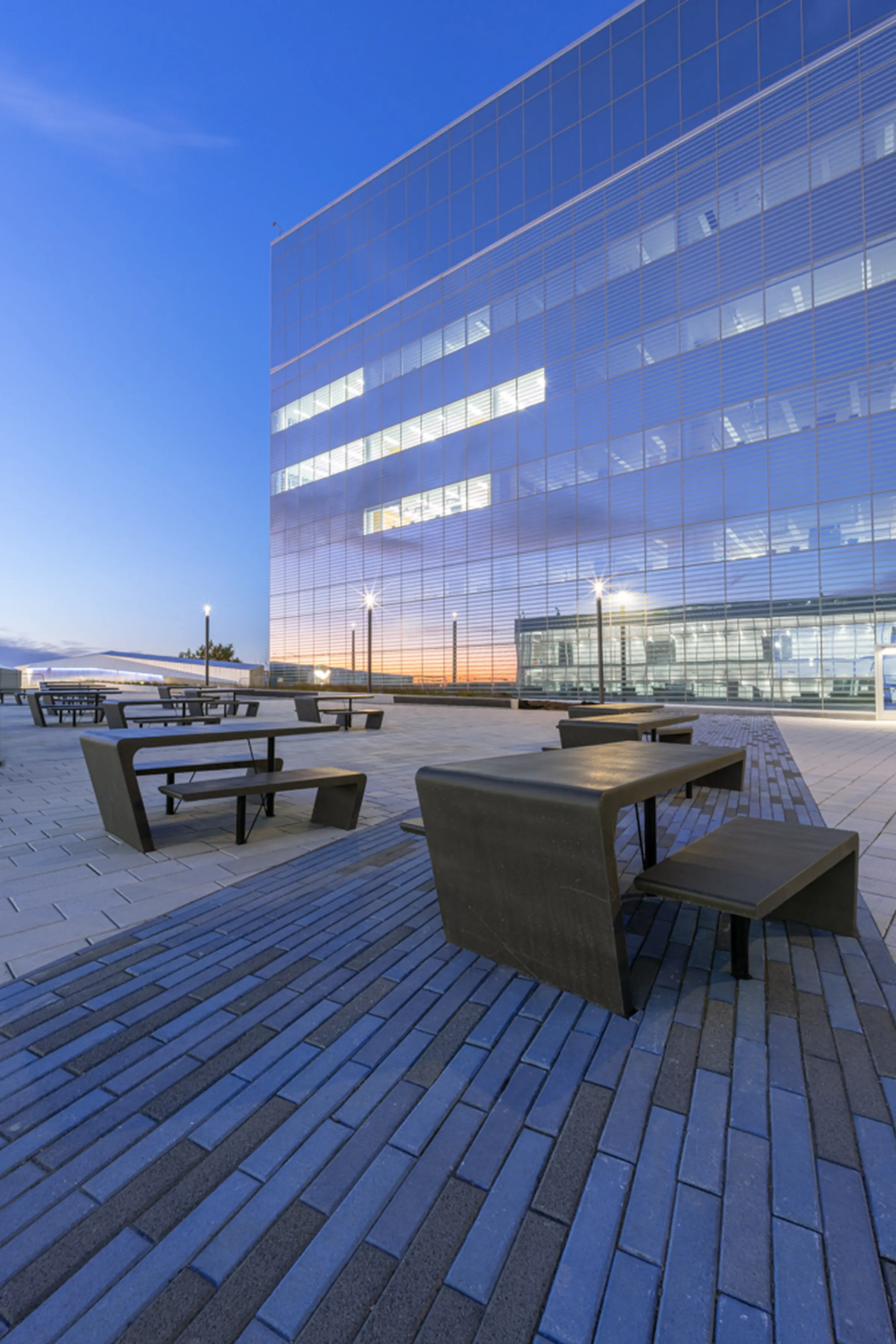 Mobilier urbain en béton Ductal pour la communauté universitaire du campus MIL