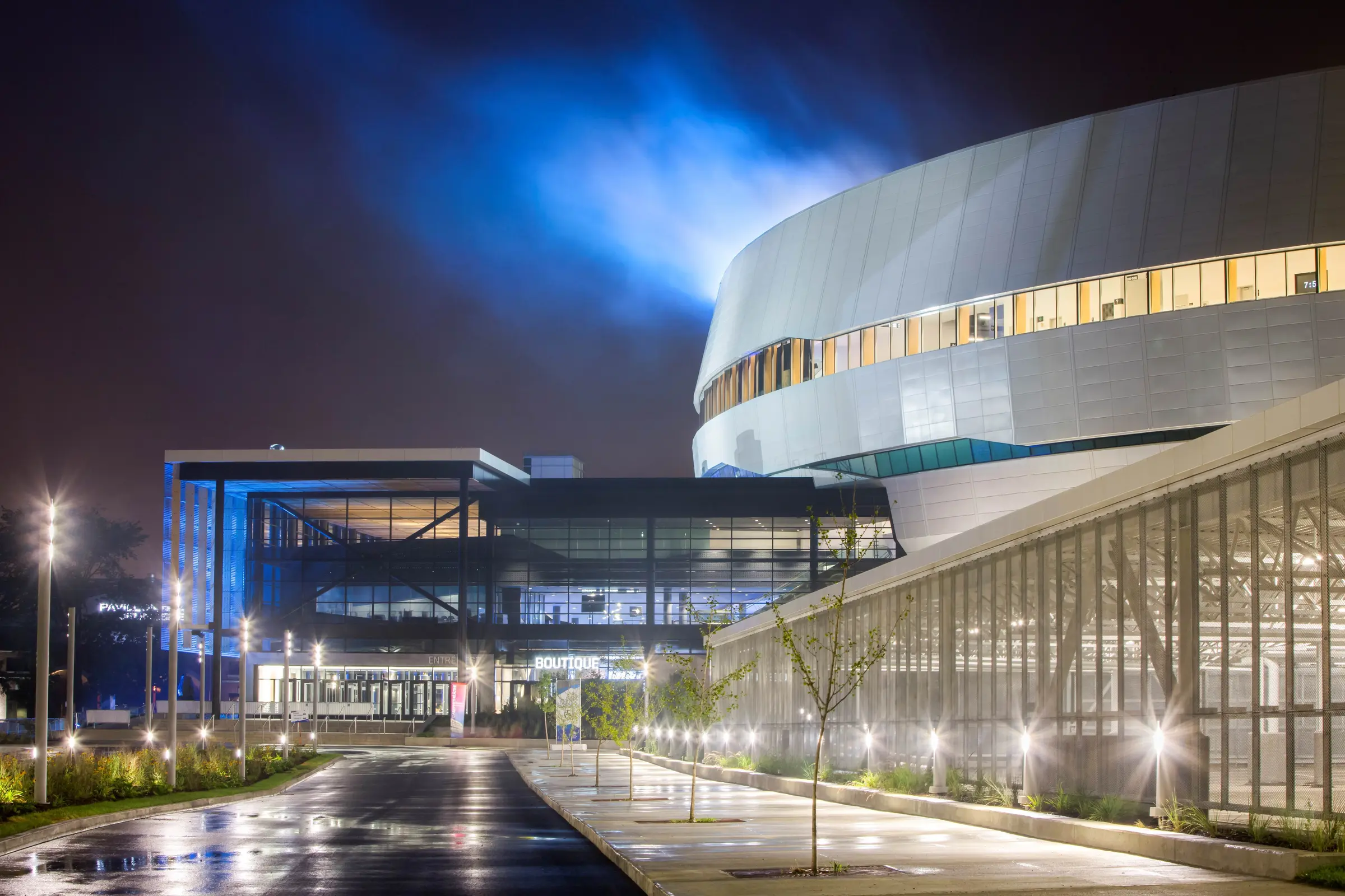 Centre Vidéotron avec éclairage de nuit