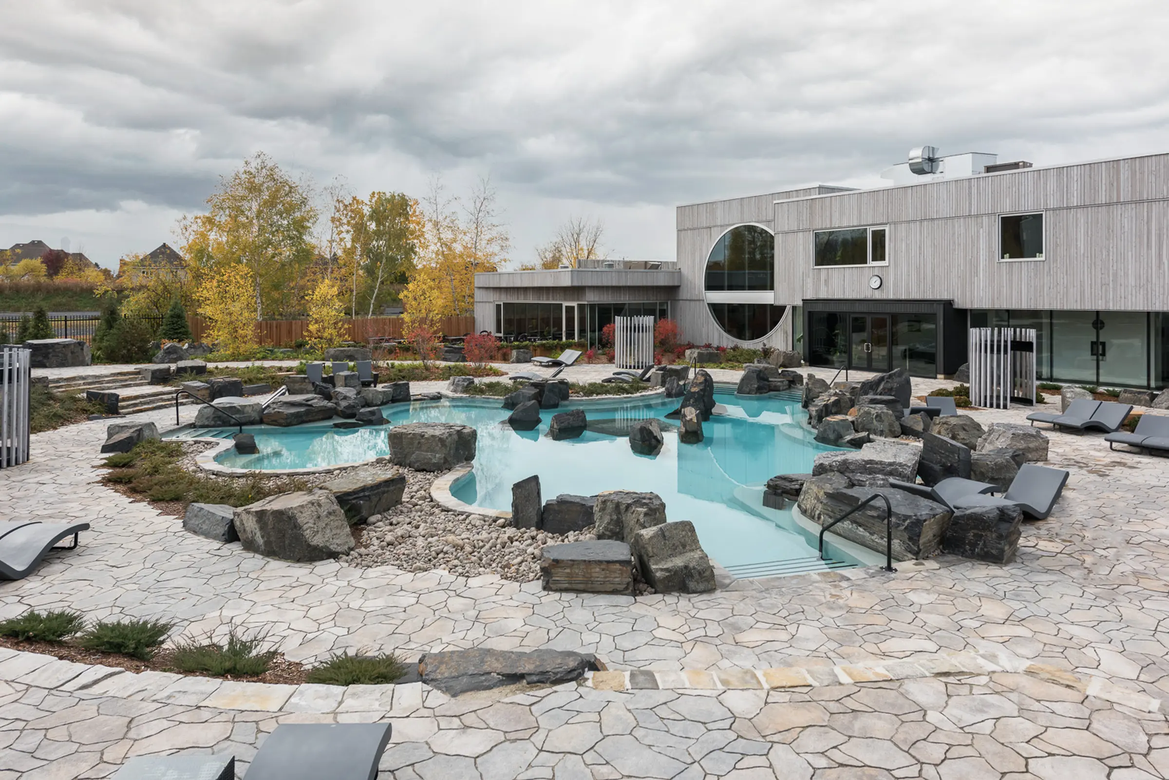 Grand bassin à Förena Cité thermale