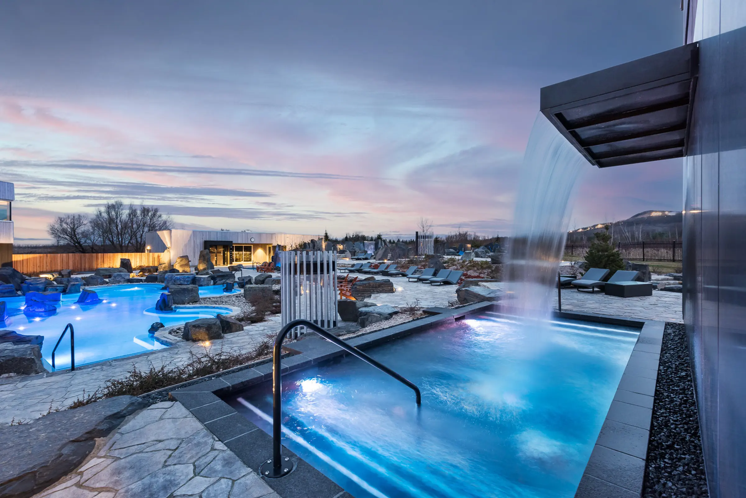 Förena Cité thermale en soirée