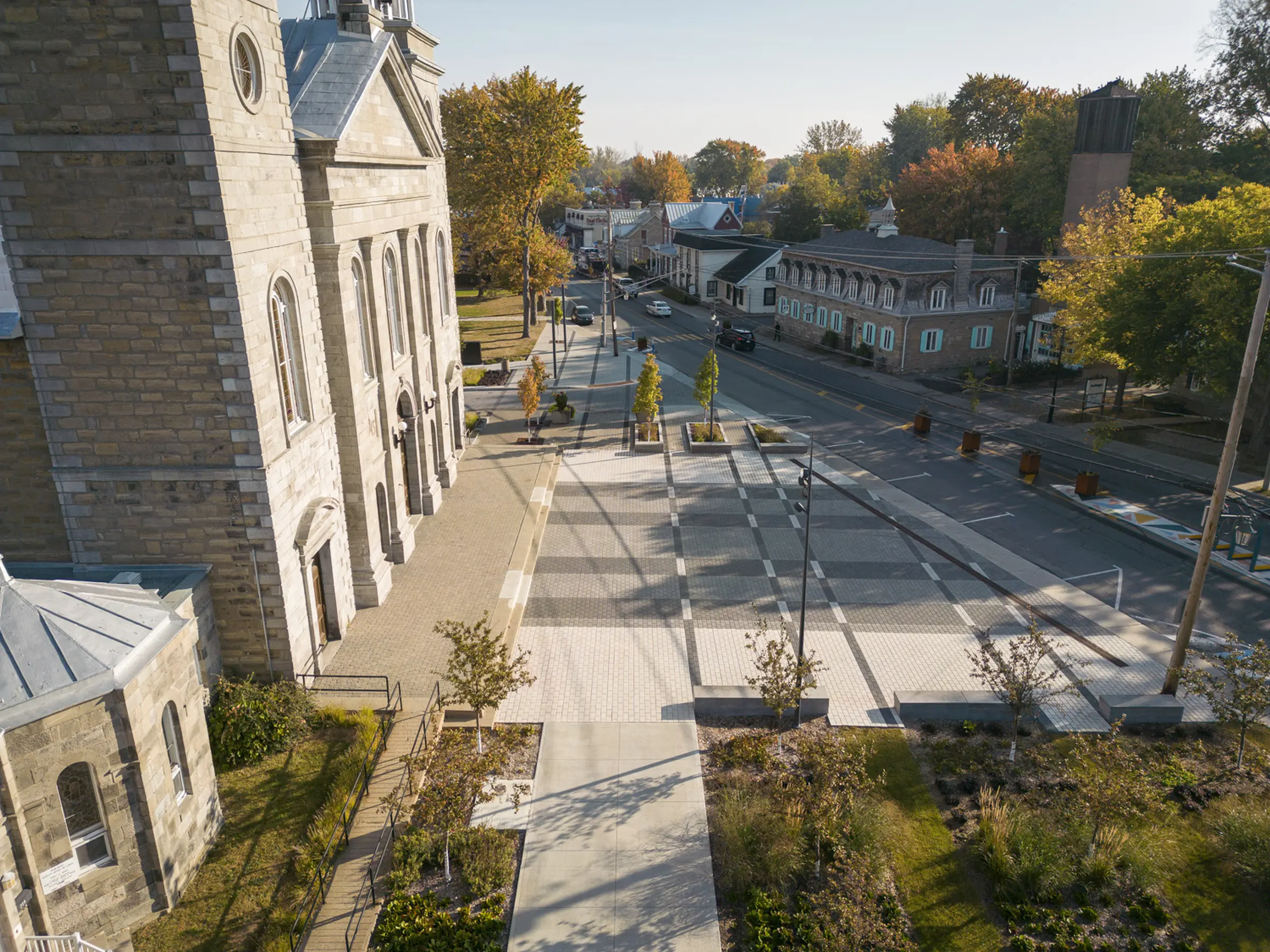 Church plaza - Berge des Baigneurs project in Laval
