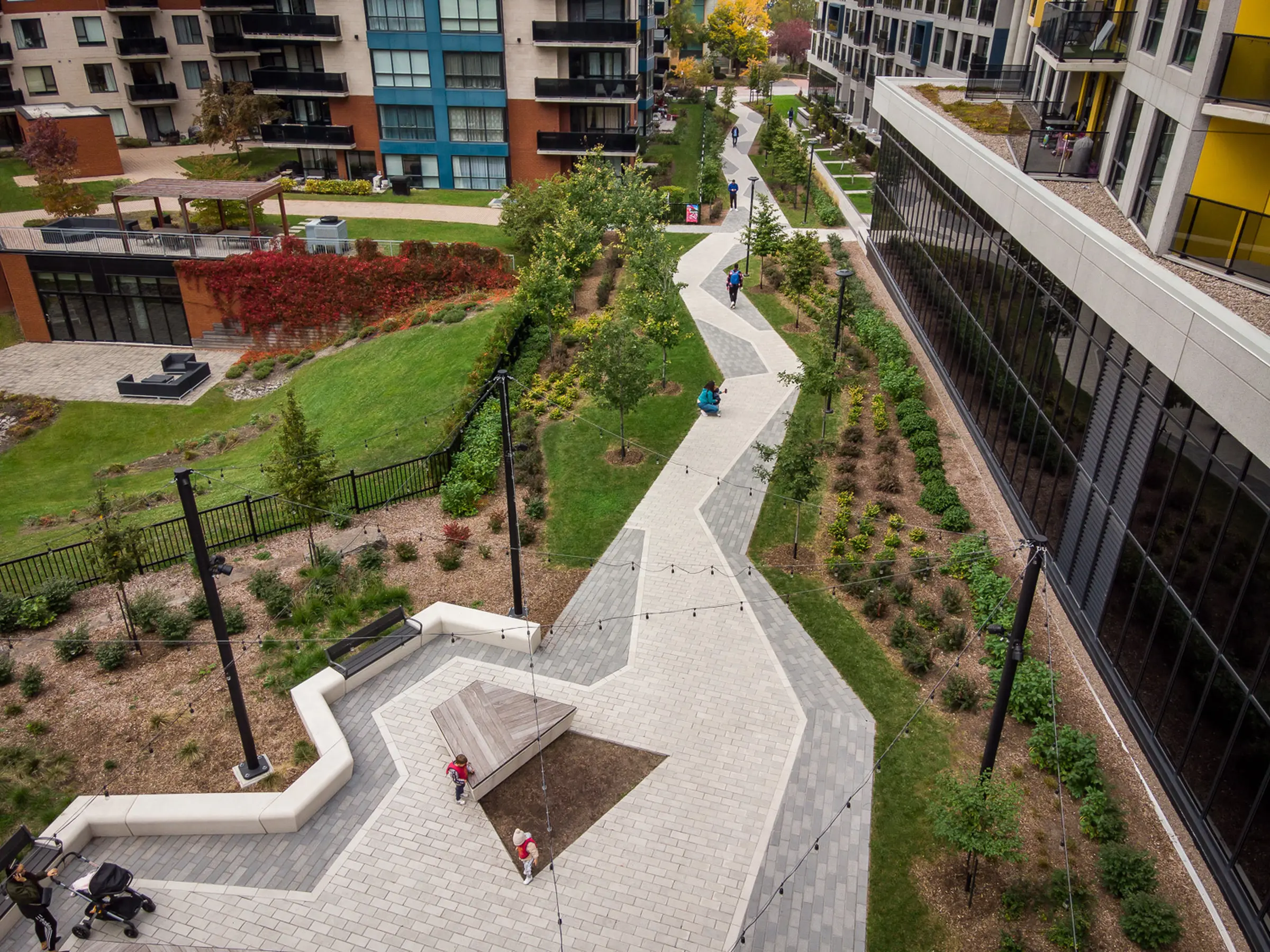 Corridor piéton pour traverser une partie du quartier le Triangle