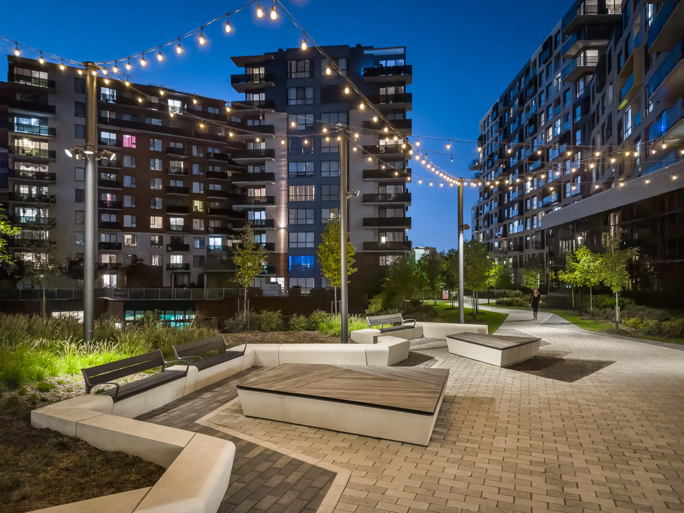 Guirlandes lumineuses au passage Yolène-Jumelle