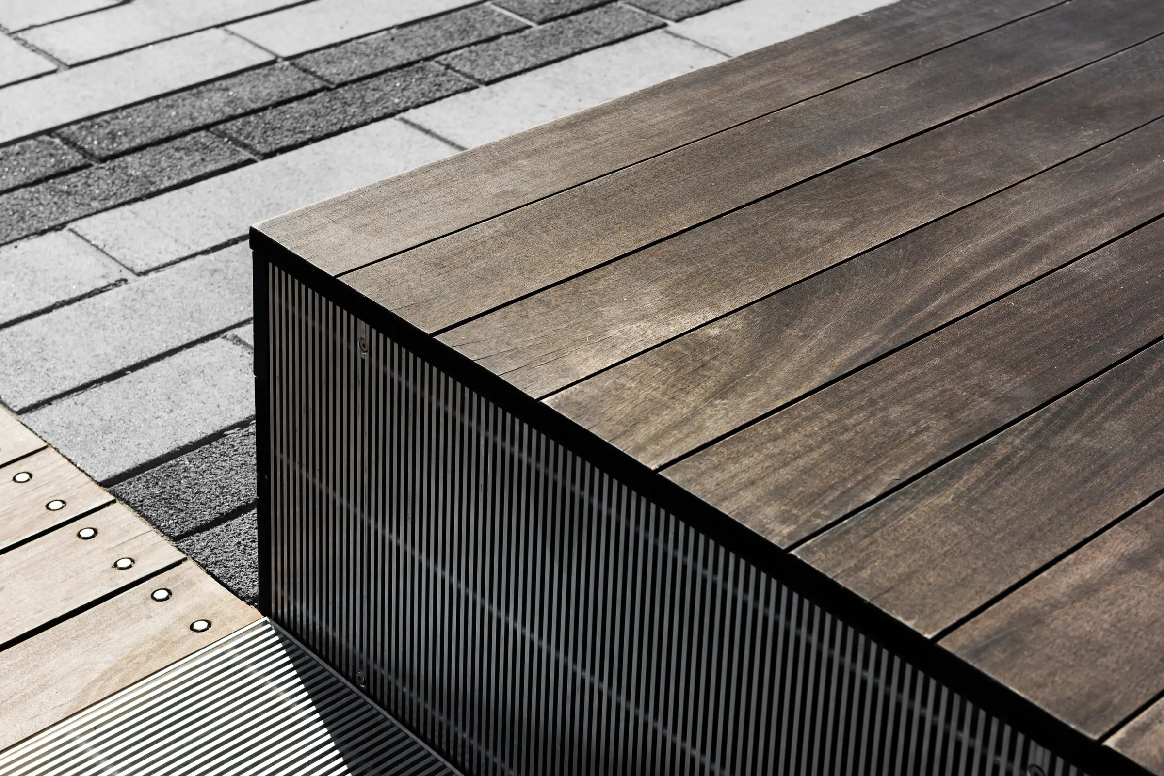 Détails et finition du mobilier urbain