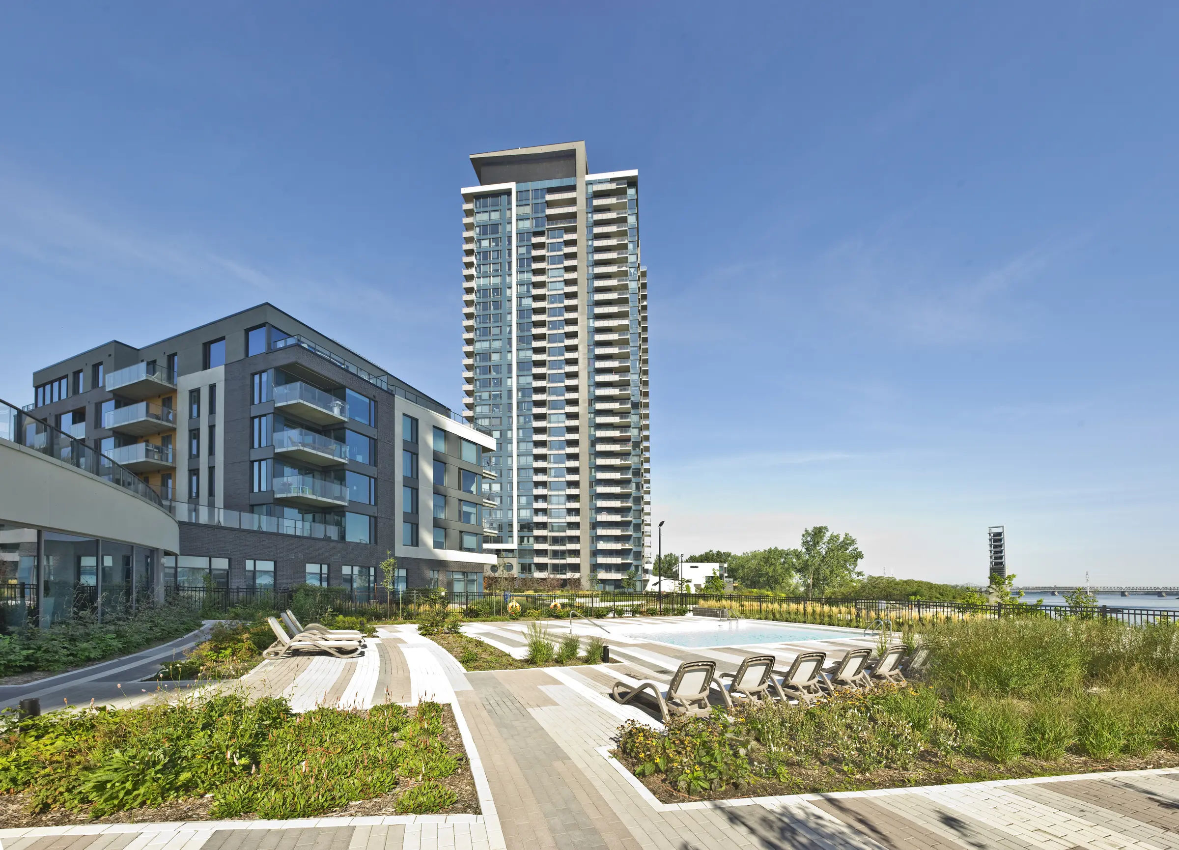 Residential tower with views of the St. Lawrence River