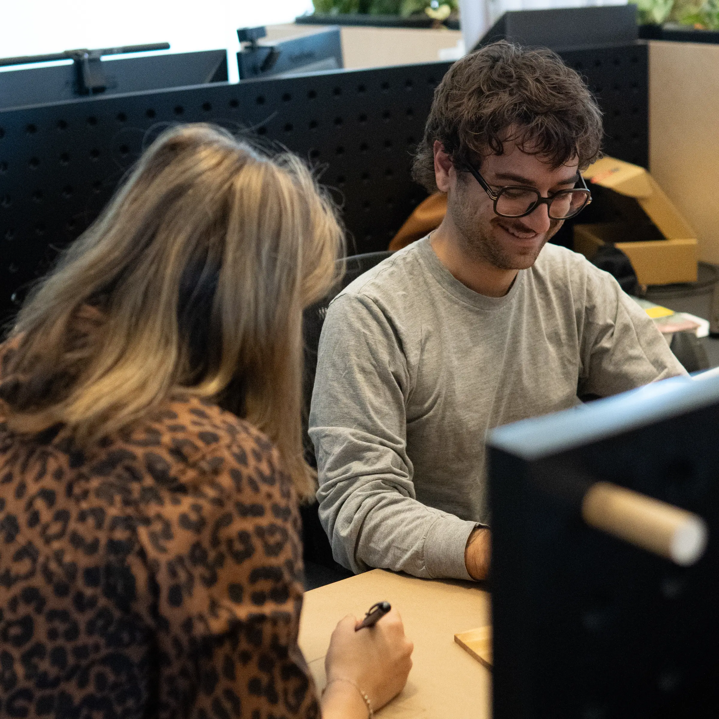Travail en équipe au bureau