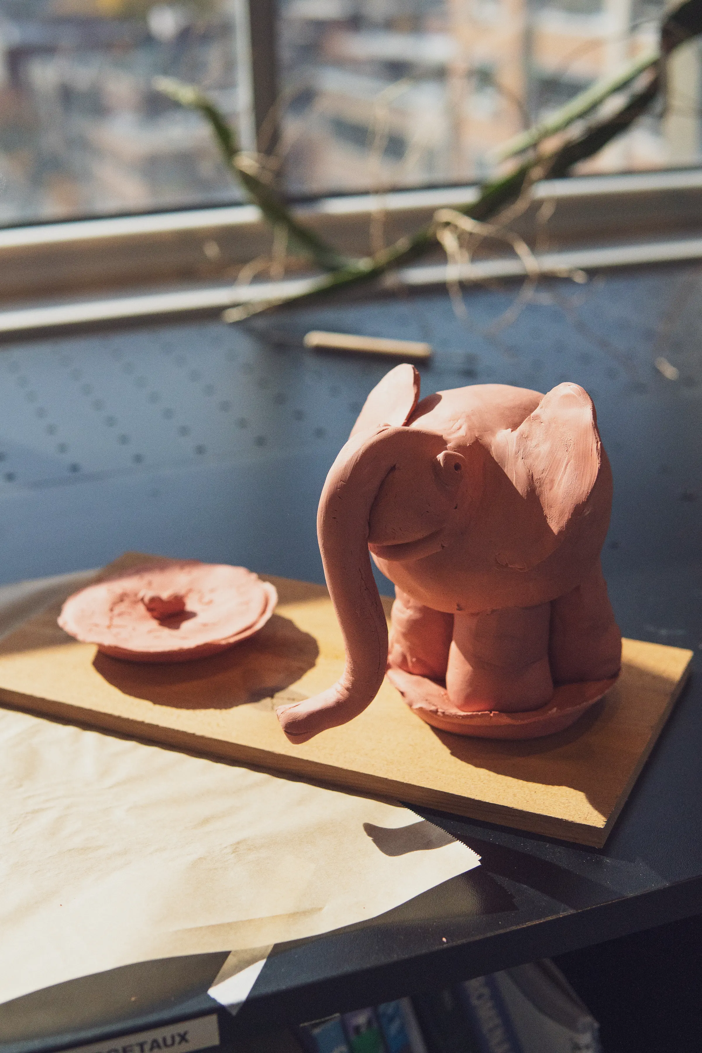 Activité d'argile sculpture d'éléphant