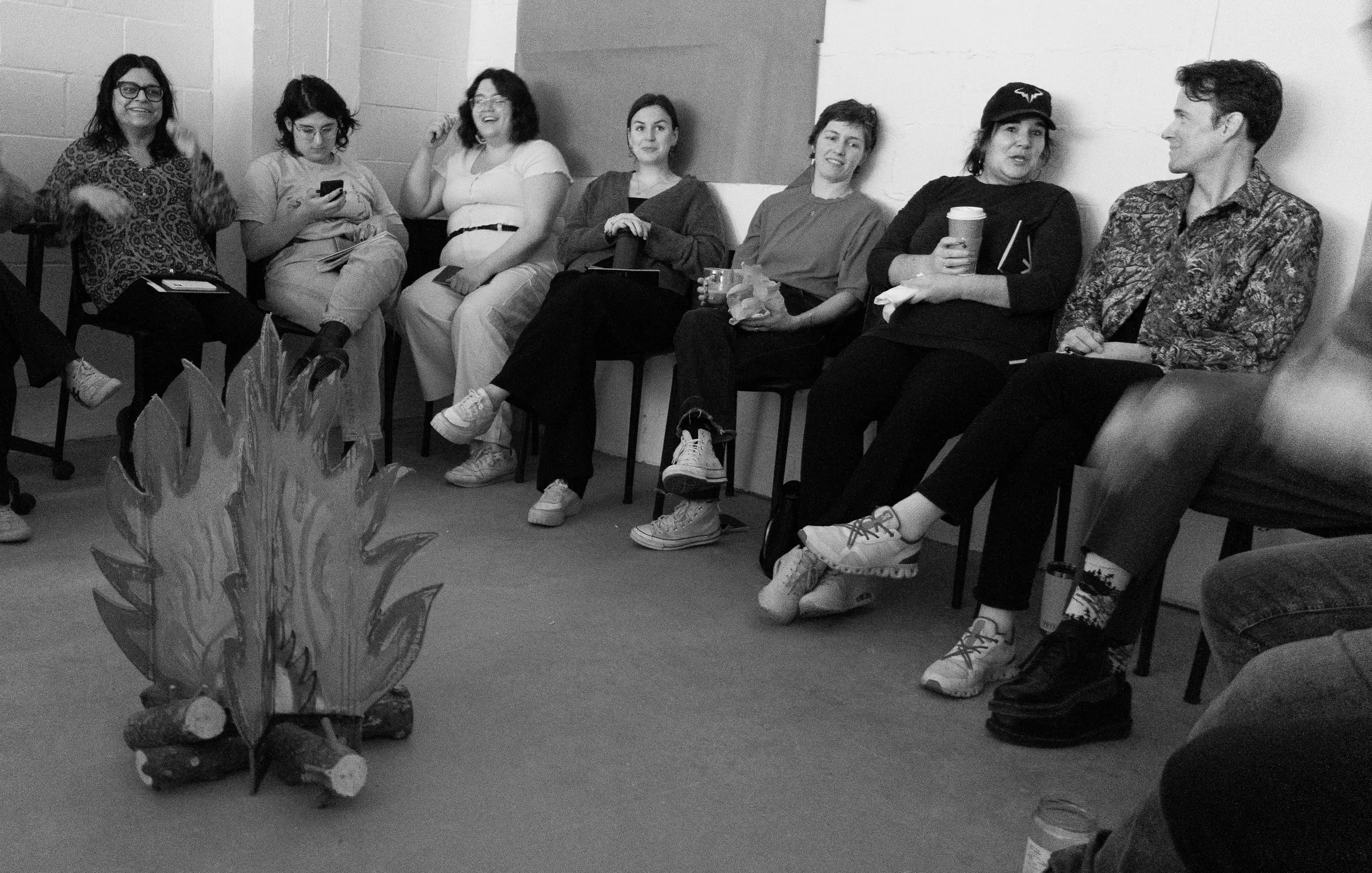 Cercle de discussion autour du feu de camp