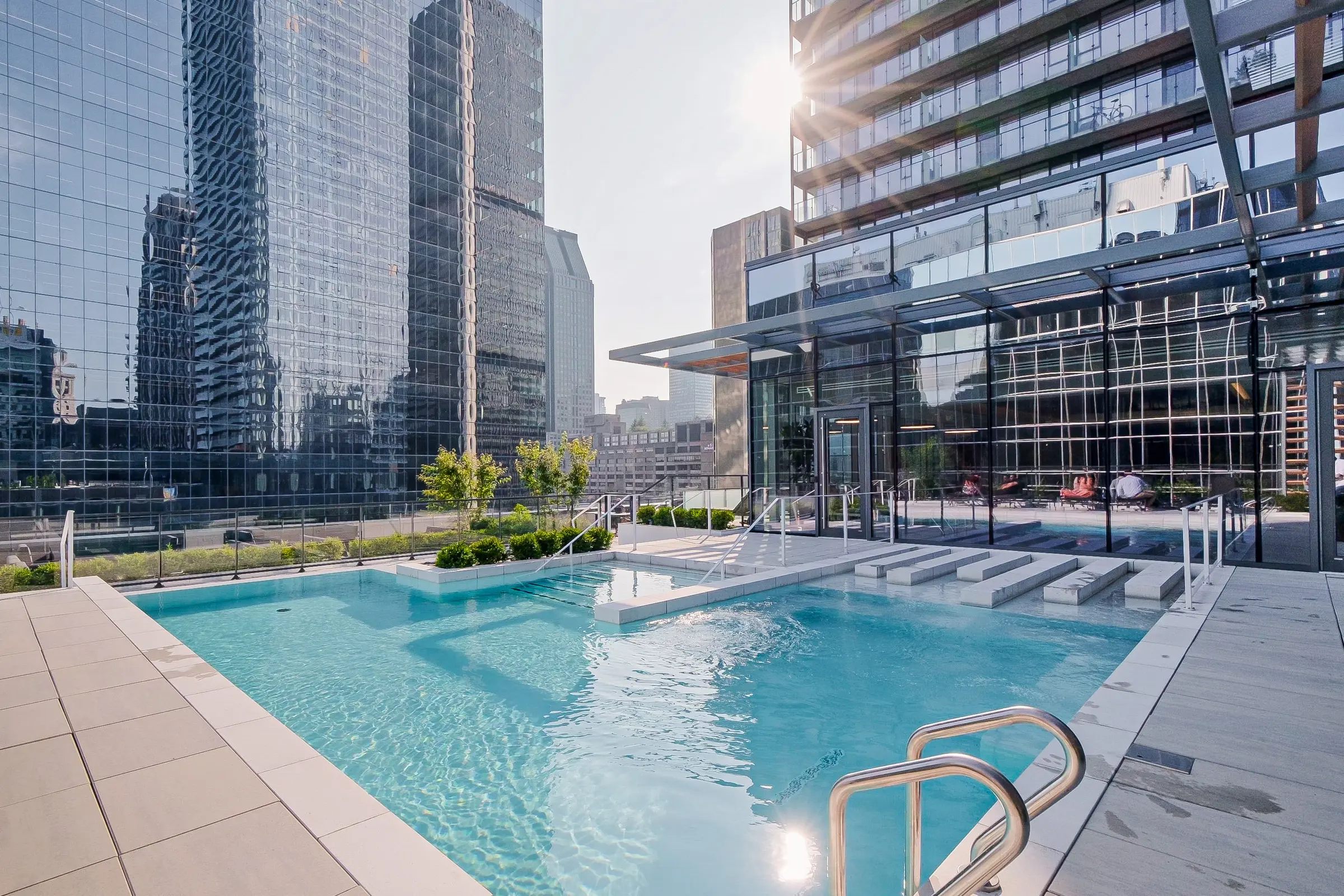 Piscine sur le toit à Victoria sur le parc